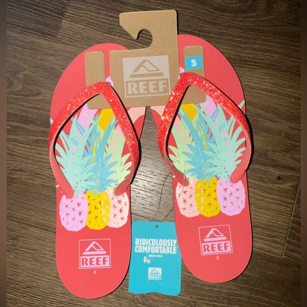 Reef Stargazer Prints Flip Flops Sandals in Pineapple Rainbows NWT Girls Kids 5 - Picture 1 of 5